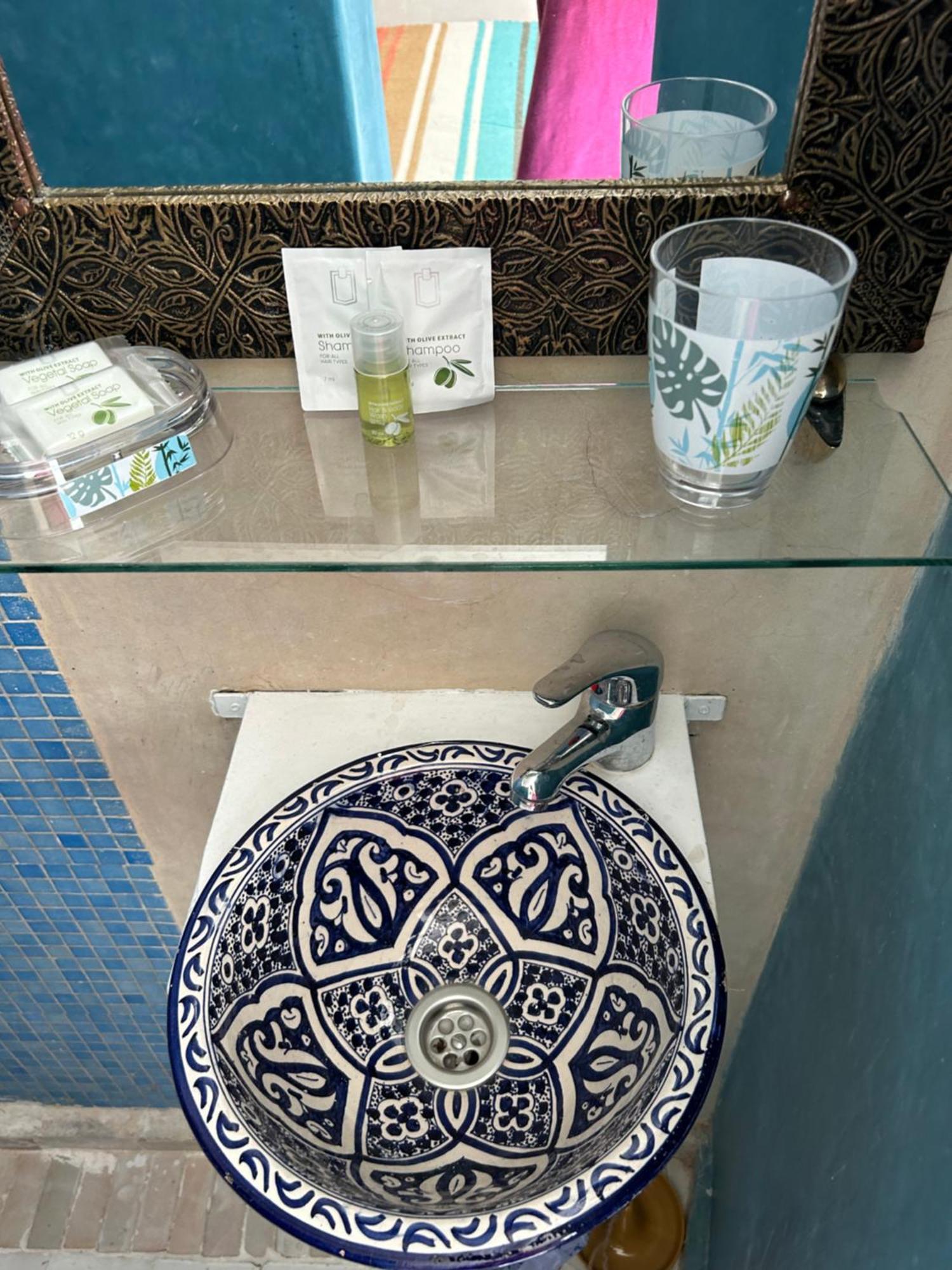 Riad Amazing Amazigh Avec Jacuzzi Petit Dejeuner Compris Avec Aussi Chambres Familiales Pres De La Place Jemaa El Fna Marrakesh Ngoại thất bức ảnh