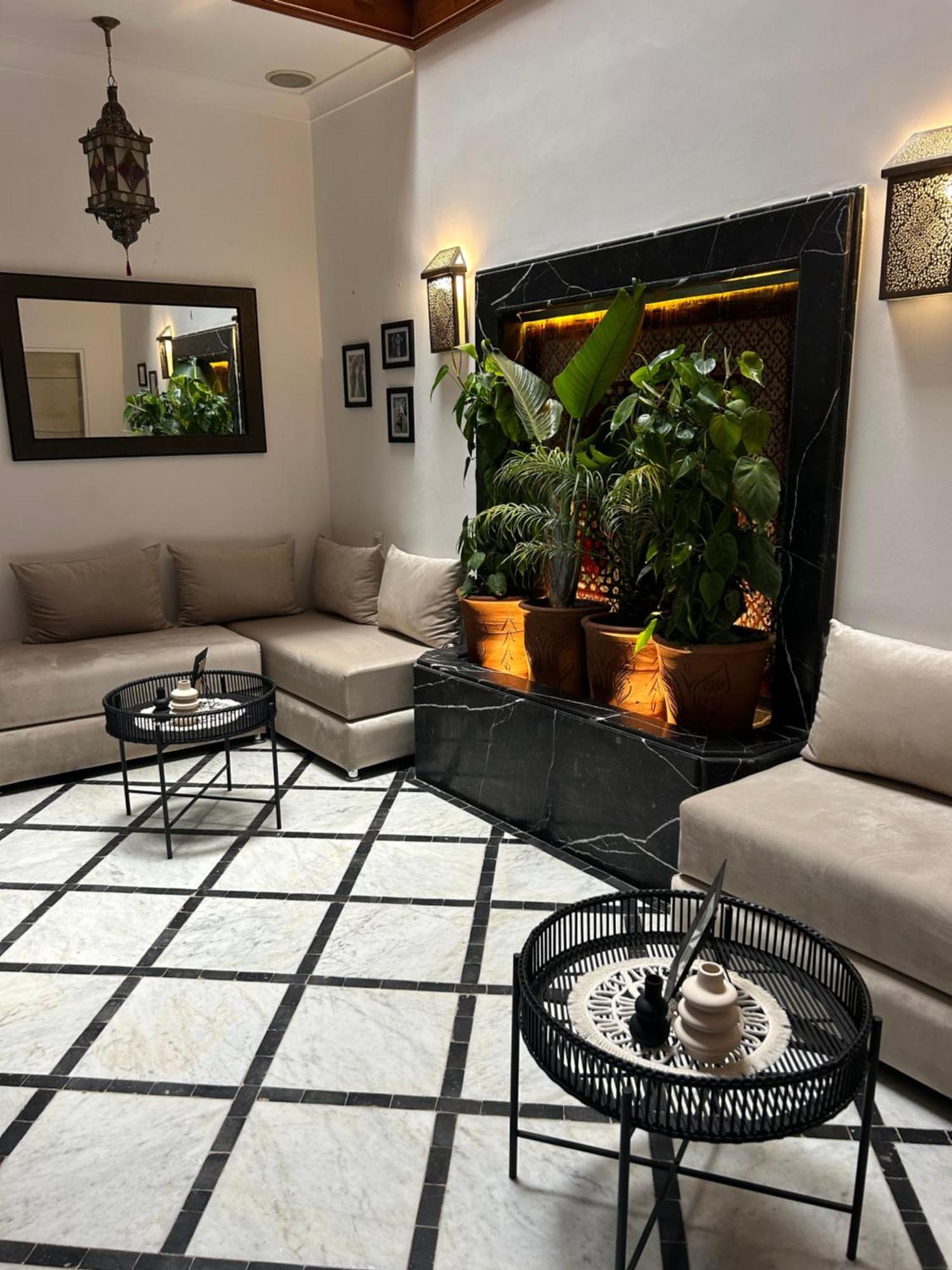 Riad Amazing Amazigh Avec Jacuzzi Petit Dejeuner Compris Avec Aussi Chambres Familiales Pres De La Place Jemaa El Fna Marrakesh Ngoại thất bức ảnh