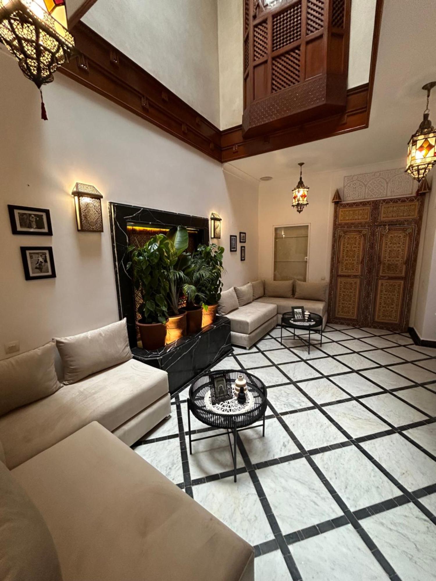 Riad Amazing Amazigh Avec Jacuzzi Petit Dejeuner Compris Avec Aussi Chambres Familiales Pres De La Place Jemaa El Fna Marrakesh Ngoại thất bức ảnh