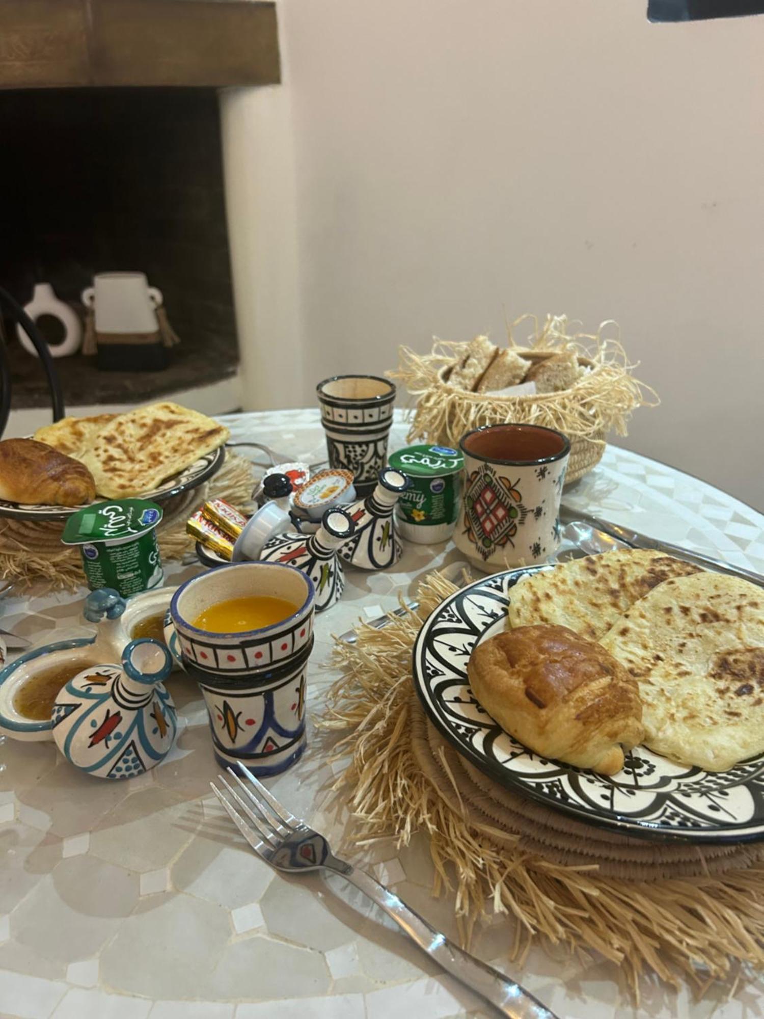 Riad Amazing Amazigh Avec Jacuzzi Petit Dejeuner Compris Avec Aussi Chambres Familiales Pres De La Place Jemaa El Fna Marrakesh Ngoại thất bức ảnh