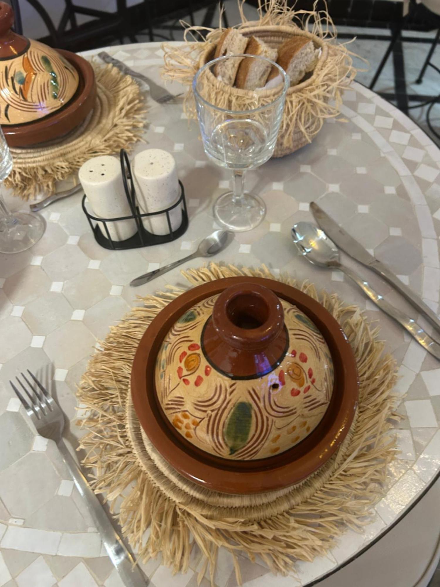 Riad Amazing Amazigh Avec Jacuzzi Petit Dejeuner Compris Avec Aussi Chambres Familiales Pres De La Place Jemaa El Fna Marrakesh Ngoại thất bức ảnh