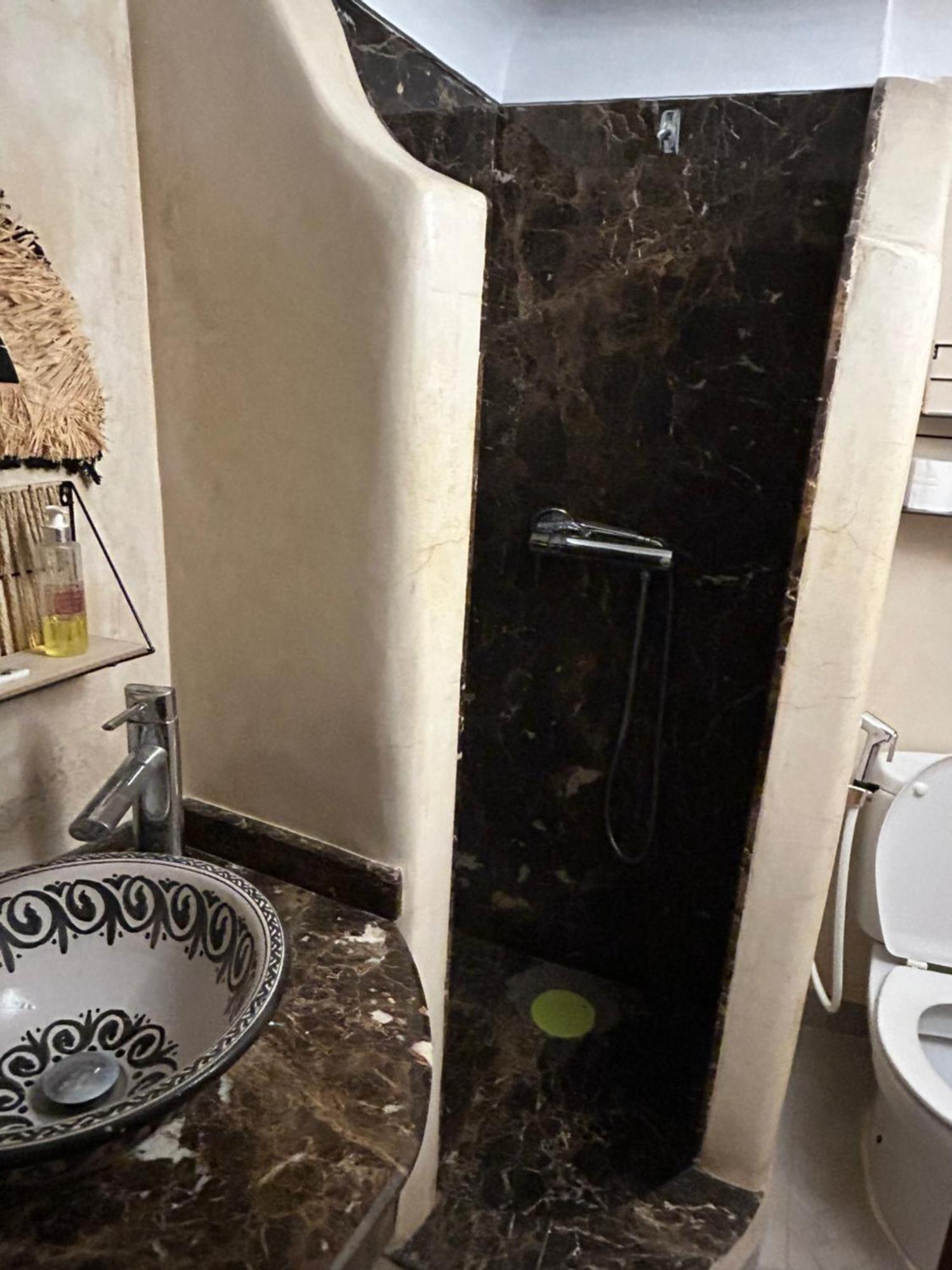 Riad Amazing Amazigh Avec Jacuzzi Petit Dejeuner Compris Avec Aussi Chambres Familiales Pres De La Place Jemaa El Fna Marrakesh Ngoại thất bức ảnh