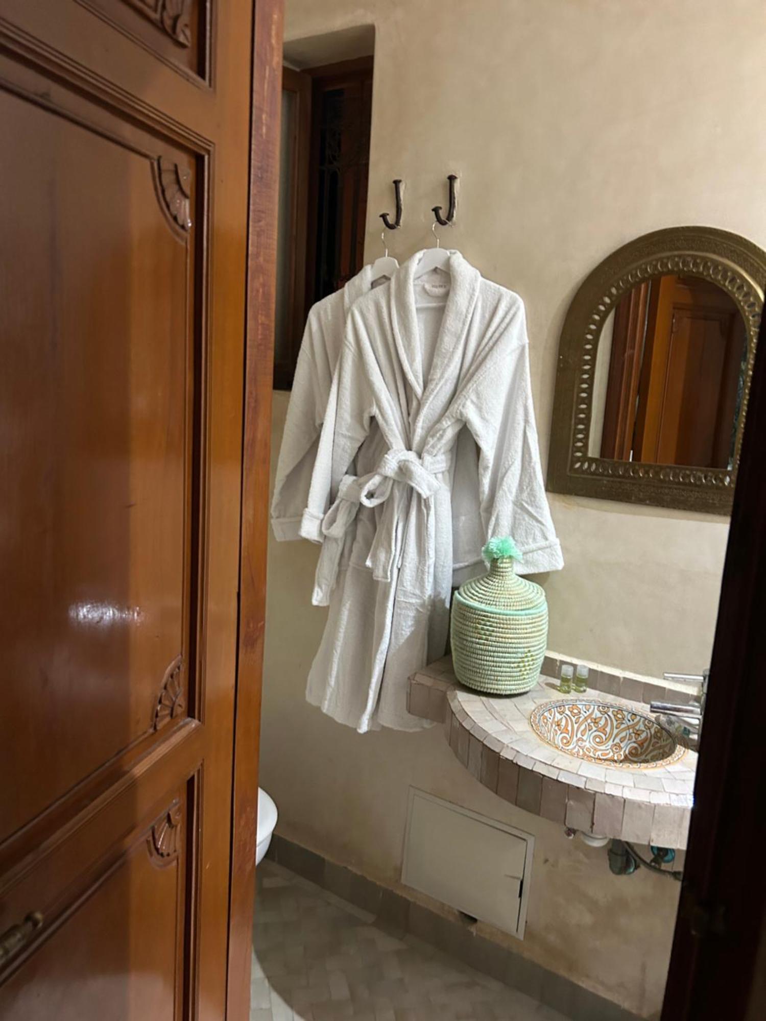 Riad Amazing Amazigh Avec Jacuzzi Petit Dejeuner Compris Avec Aussi Chambres Familiales Pres De La Place Jemaa El Fna Marrakesh Ngoại thất bức ảnh