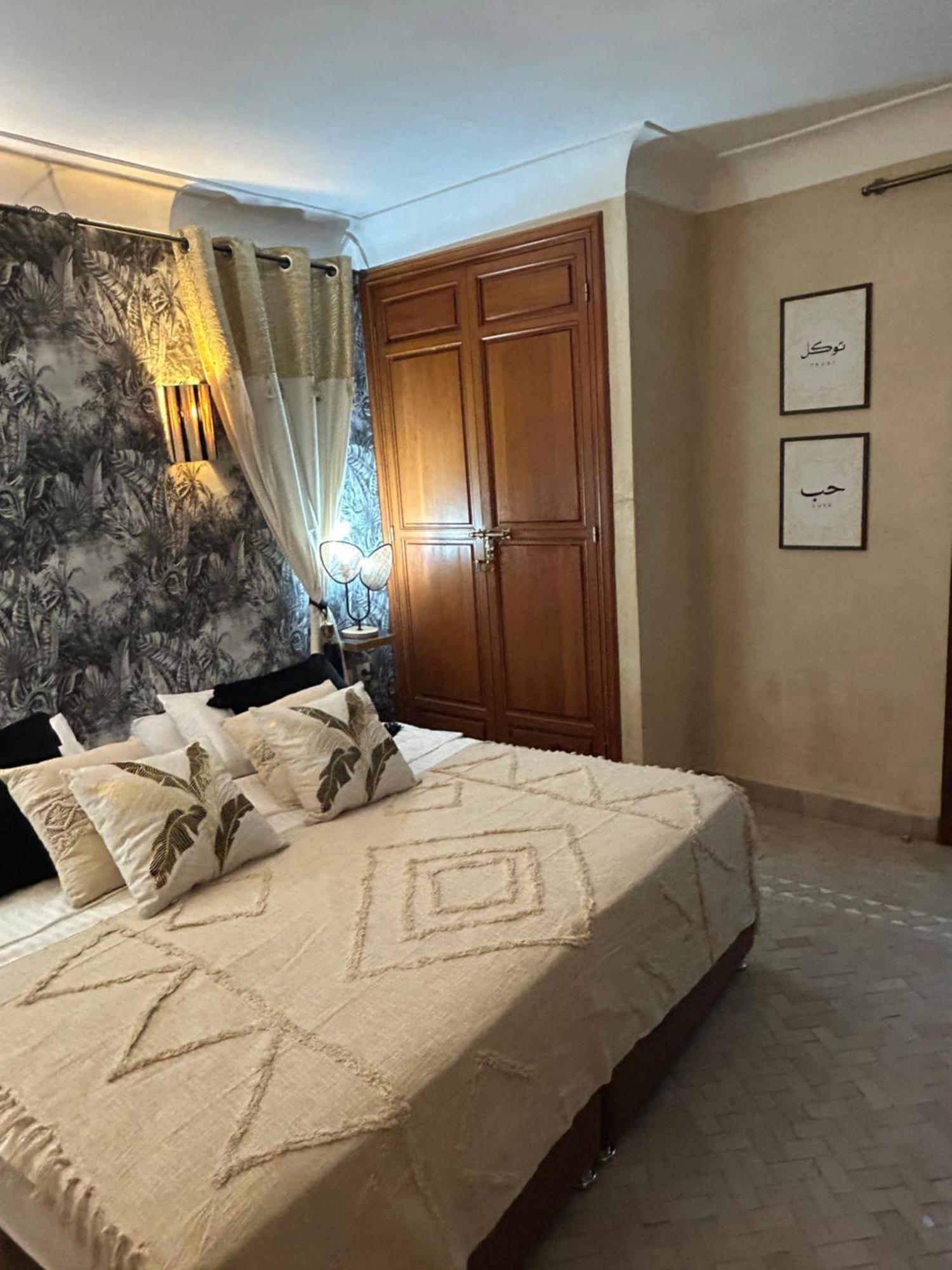 Riad Amazing Amazigh Avec Jacuzzi Petit Dejeuner Compris Avec Aussi Chambres Familiales Pres De La Place Jemaa El Fna Marrakesh Ngoại thất bức ảnh