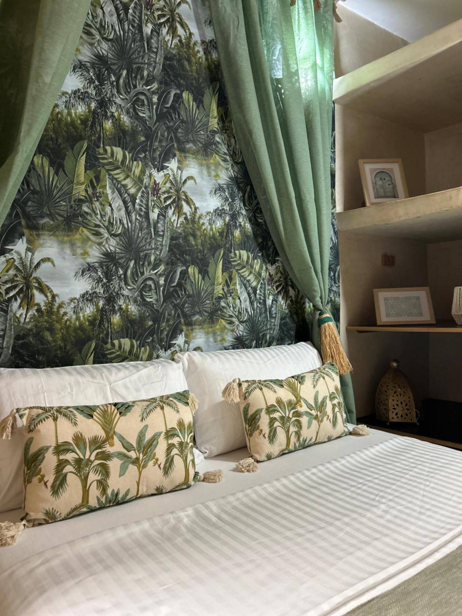 Riad Amazing Amazigh Avec Jacuzzi Petit Dejeuner Compris Avec Aussi Chambres Familiales Pres De La Place Jemaa El Fna Marrakesh Ngoại thất bức ảnh