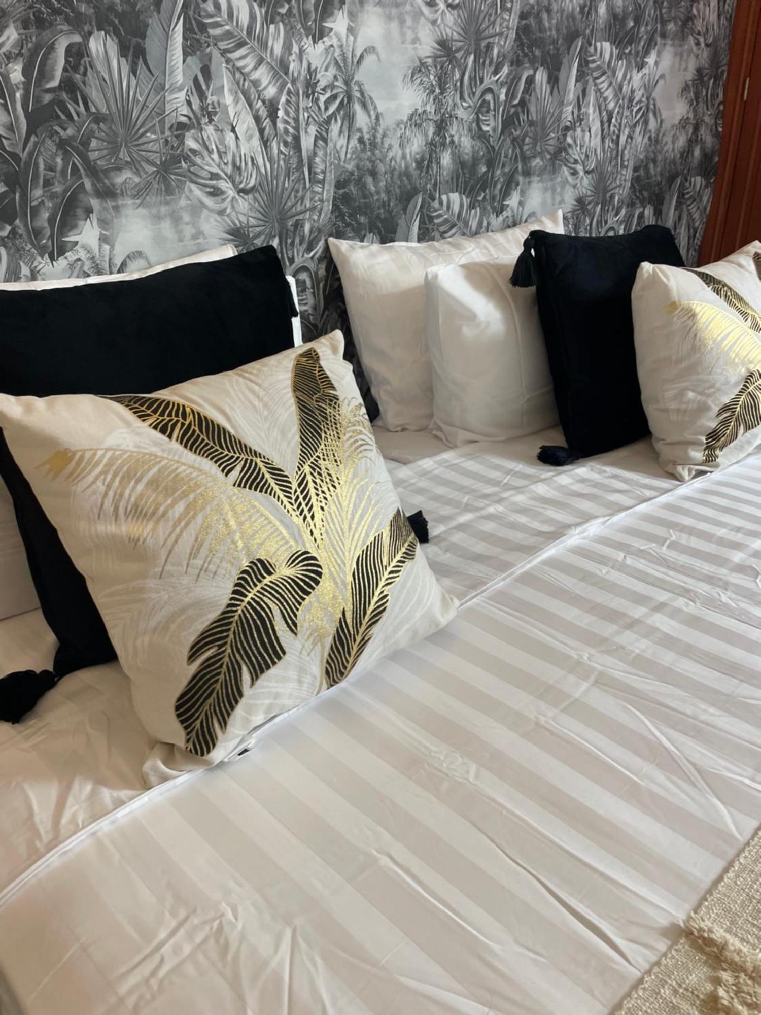Riad Amazing Amazigh Avec Jacuzzi Petit Dejeuner Compris Avec Aussi Chambres Familiales Pres De La Place Jemaa El Fna Marrakesh Ngoại thất bức ảnh