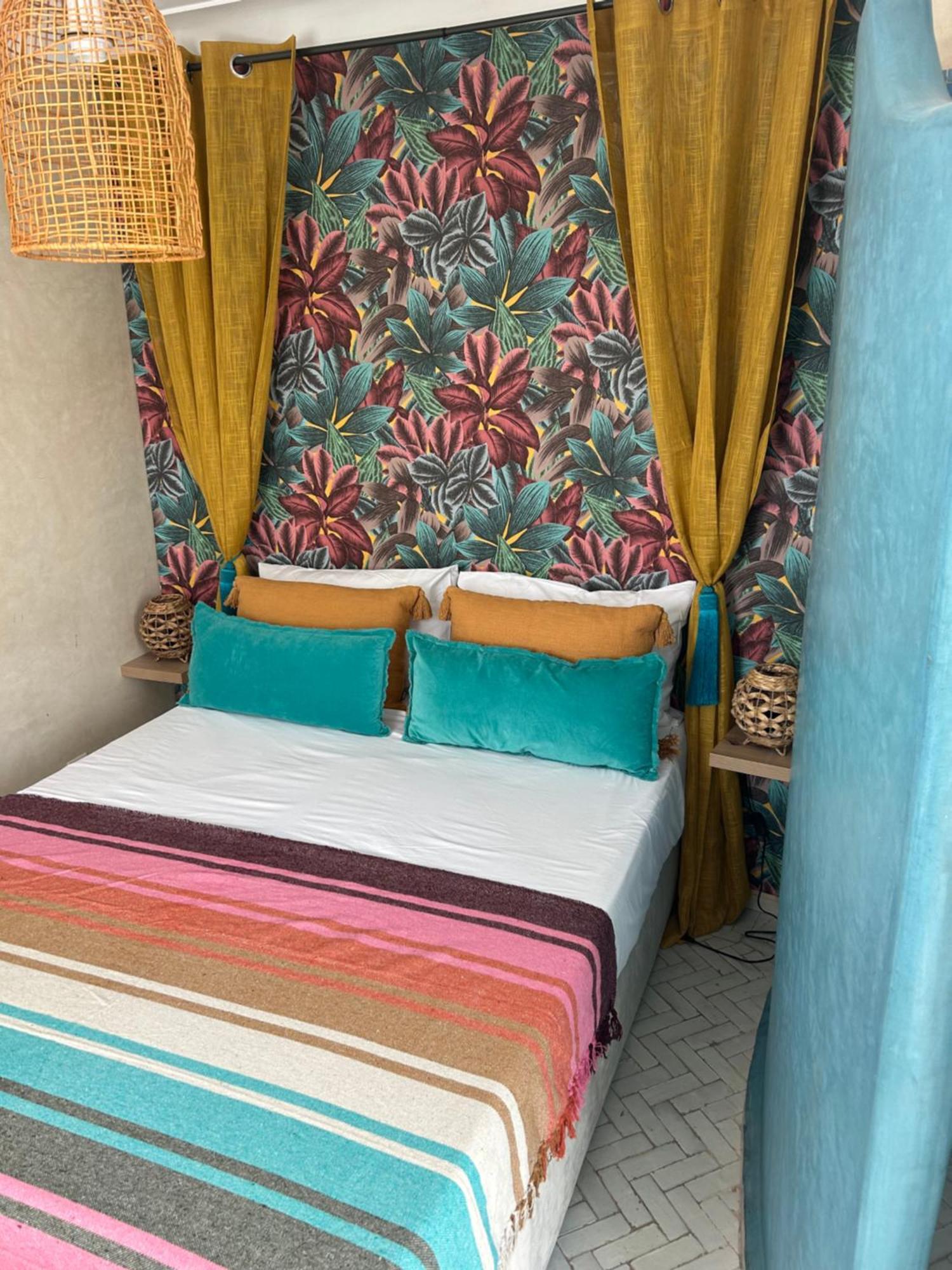 Riad Amazing Amazigh Avec Jacuzzi Petit Dejeuner Compris Avec Aussi Chambres Familiales Pres De La Place Jemaa El Fna Marrakesh Ngoại thất bức ảnh